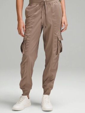Lululemon dance studio jogger cargo pants tan mid rise size XS
